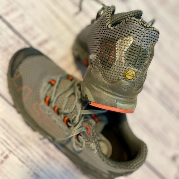 La Sportiva Gray with Red Women’s Trail Shoes (9) - Picture 4 of 5